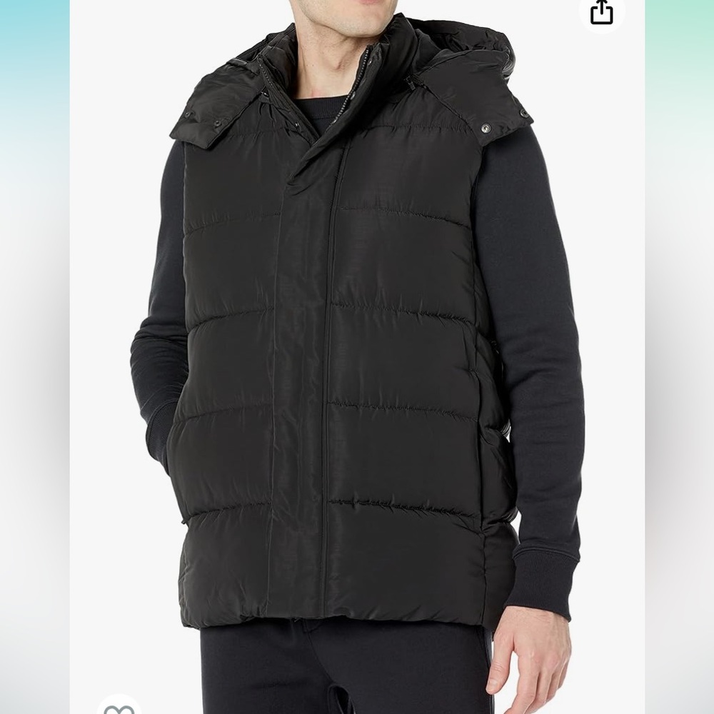 Amazon Essentials Men's Relaxed-Fit‎ Water Repellent Hooded Puffer Vest